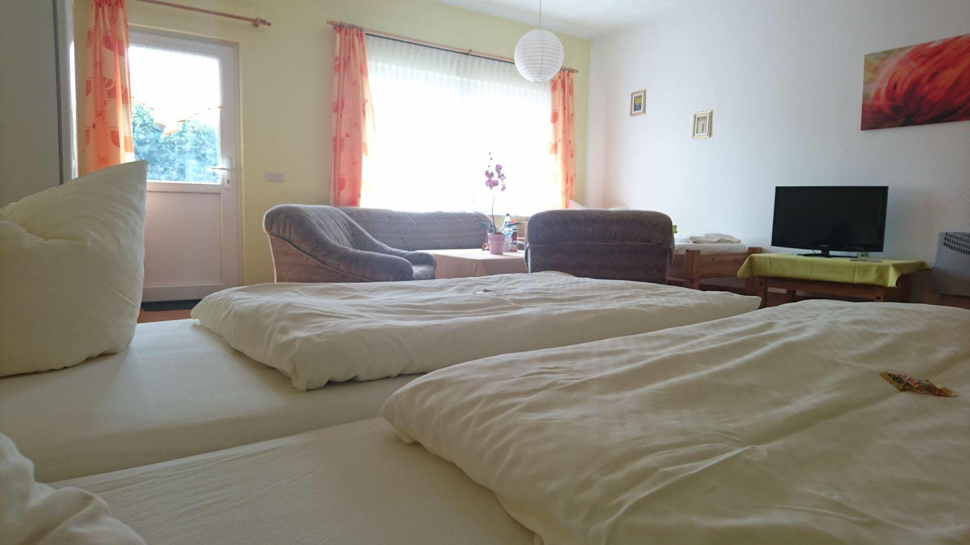 Hotel-Pension Am Muehlberg Lübbenau Esterno foto