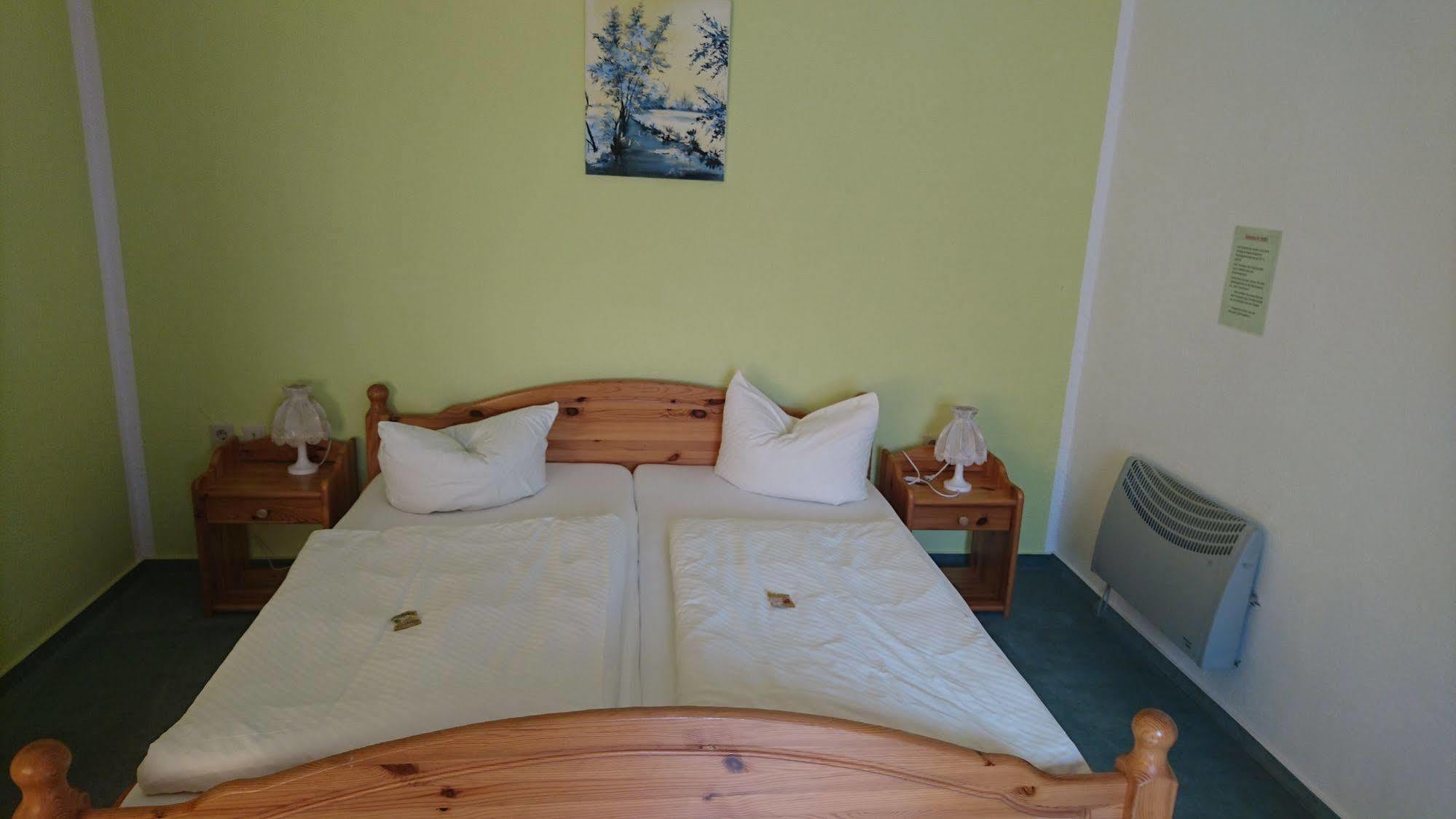 Hotel-Pension Am Muehlberg Lübbenau Esterno foto