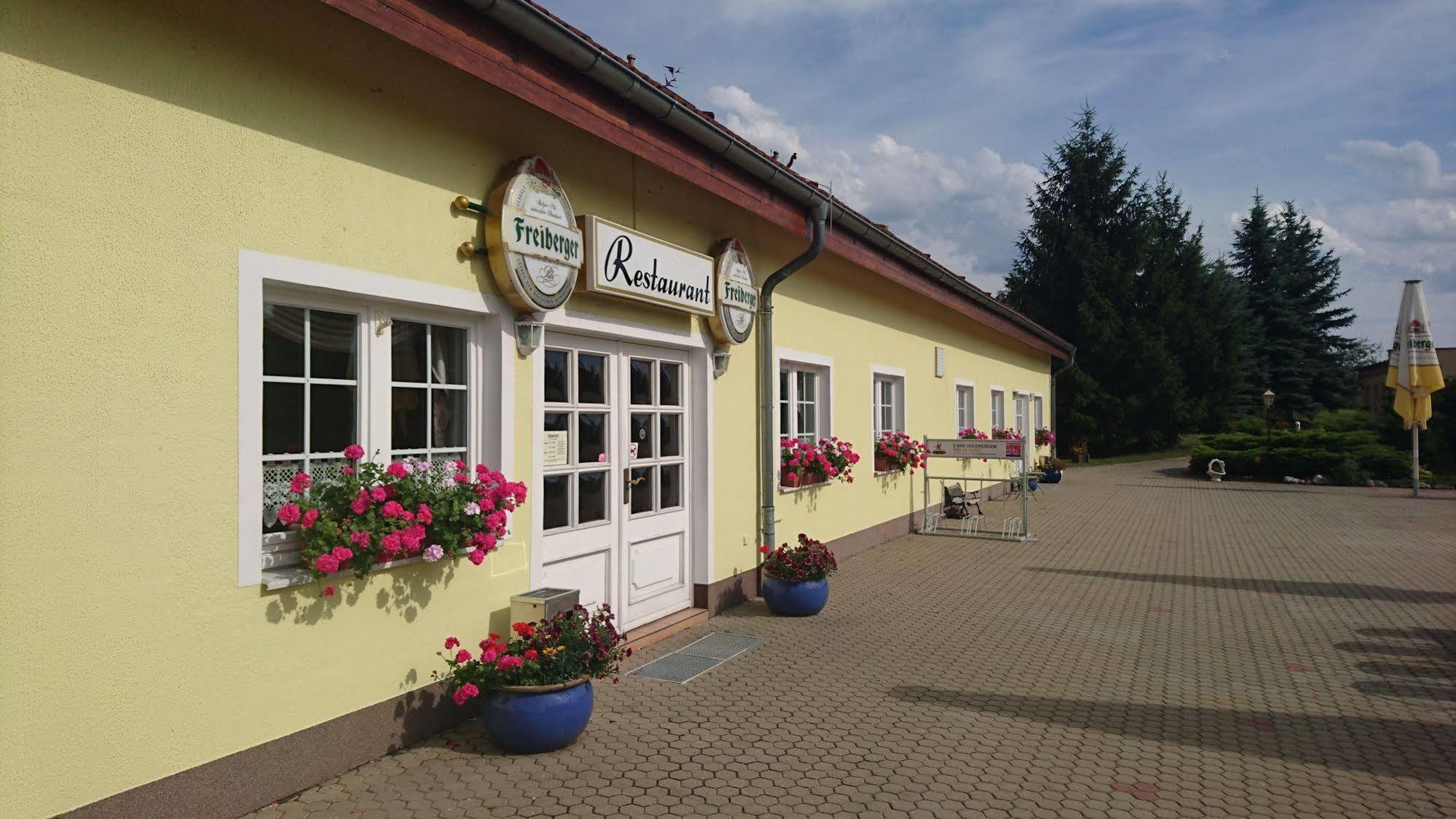 Hotel-Pension Am Muehlberg Lübbenau Esterno foto