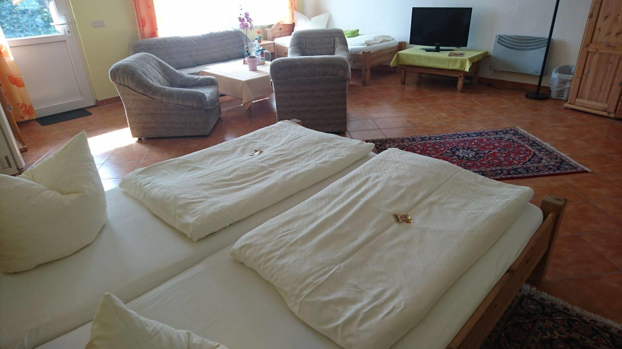 Hotel-Pension Am Muehlberg Lübbenau Esterno foto