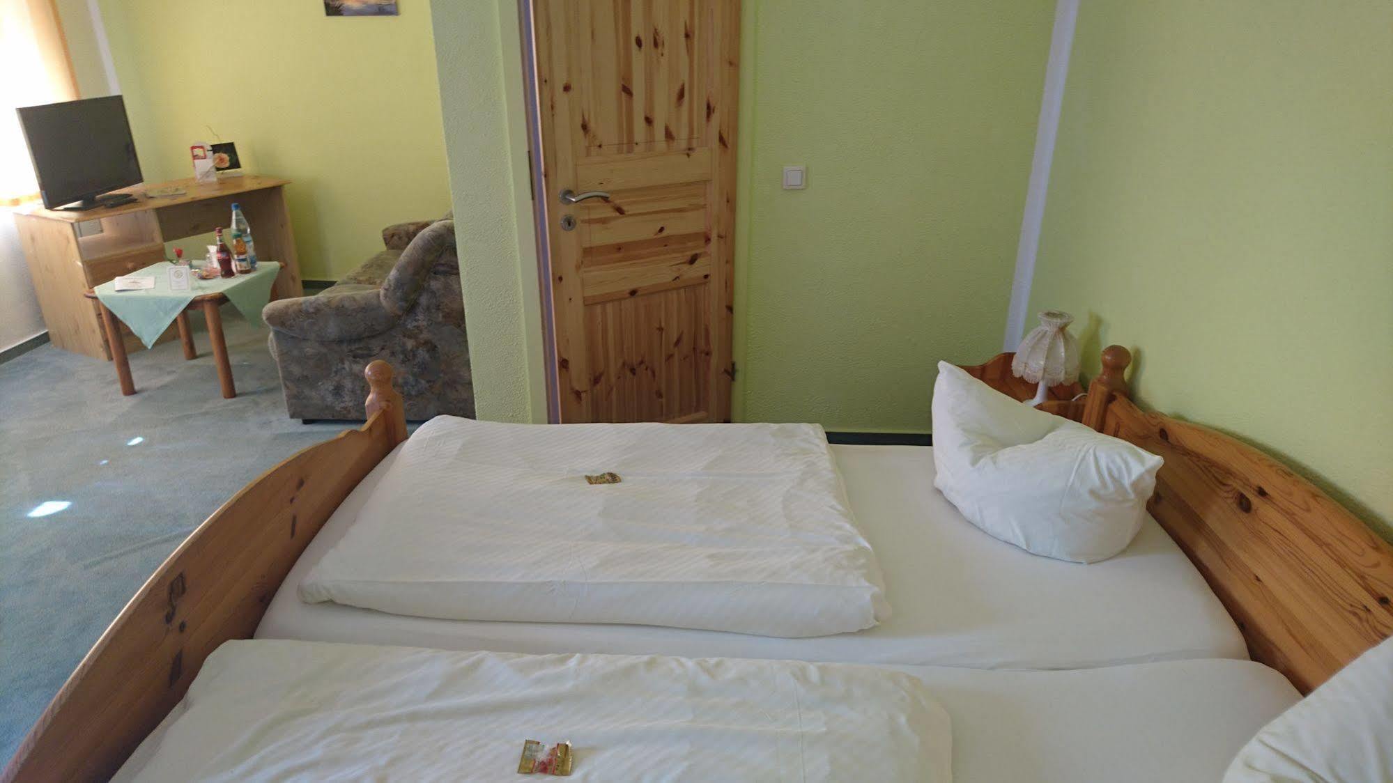 Hotel-Pension Am Muehlberg Lübbenau Esterno foto